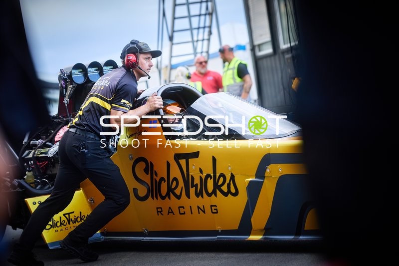 Top Fuel Dragster in der Boxengasse