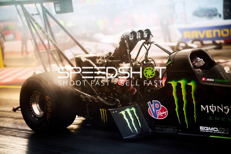 Dragster mit Monster Energy