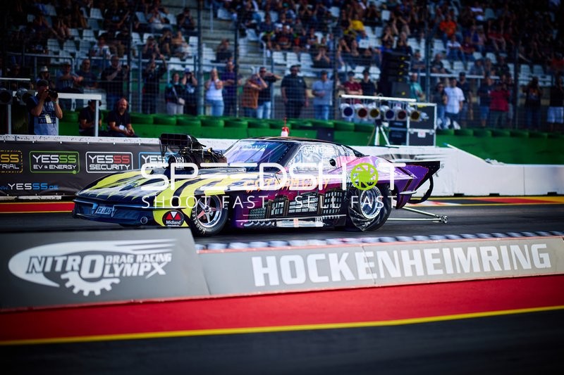 Drag Racing Fahrzeug am Start