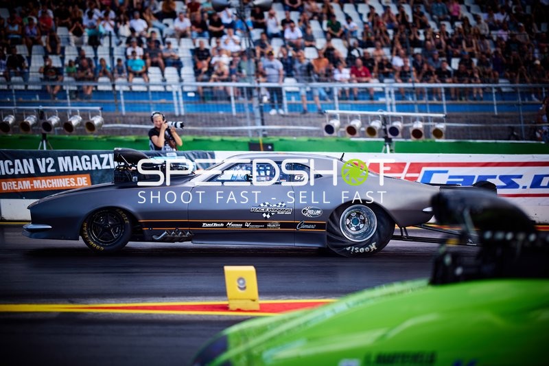 Drag Racing Fahrzeug auf der Quartermile