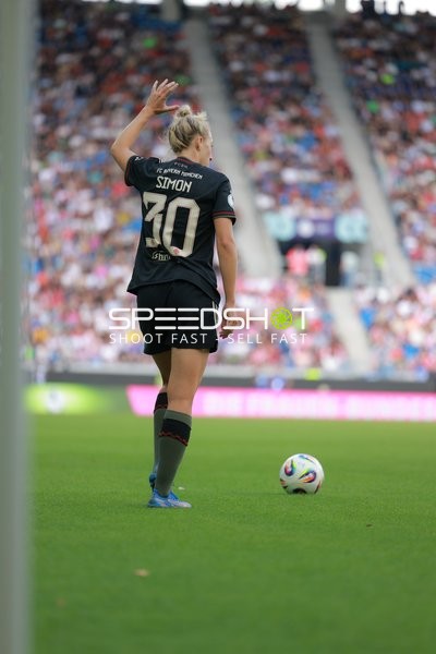 Spieler mit Ball am Fuß