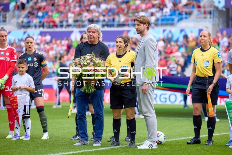 Ehrung vor Spielbeginn