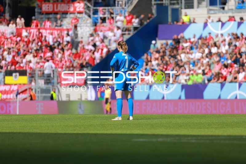 Torwart Stina Johannes (1; VFL) im Einsatz