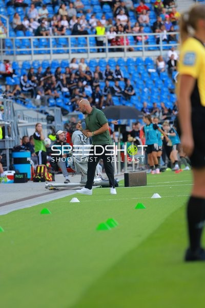 Trainer an der Seitenlinie