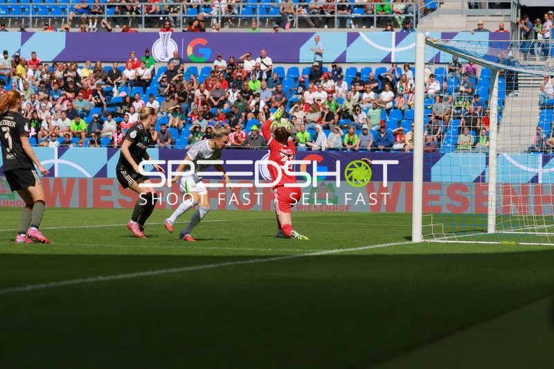 Torwartabwehr im Strafraum