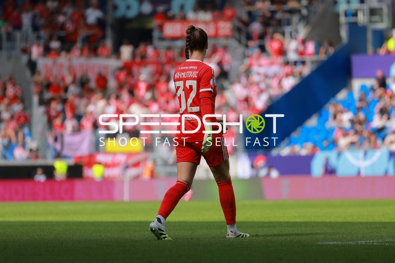Torwart 32; FC Bayern Frauen 1 auf dem Feld