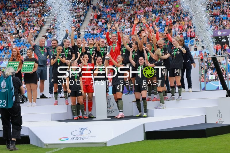 Fußball Frauen Supercup Jubel