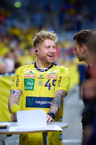 Moderator Kevin Gerwin (490; Rhein Neckar Löwen) vor Spiel