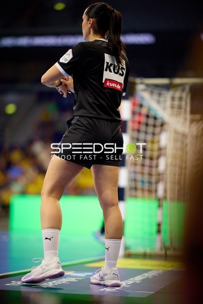 Schiedsrichterin an der Seitenlinie