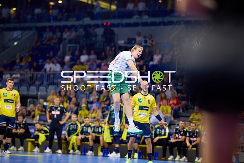 Handballspiel mit mehreren Akteuren