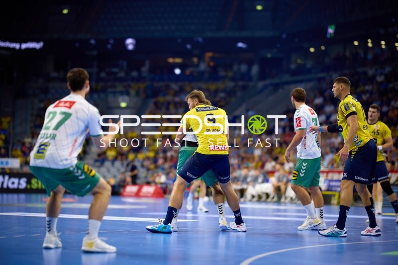 Kampf um den Ball in der Halle