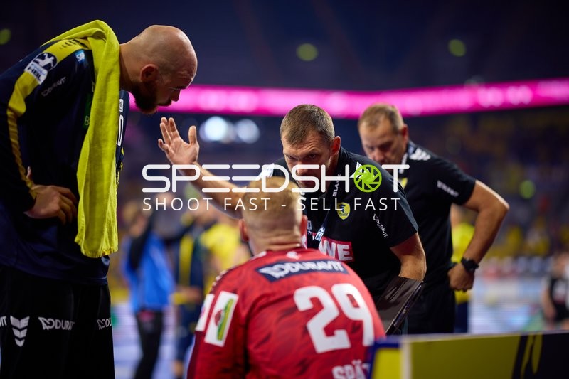 Jahnke gibt Anweisungen