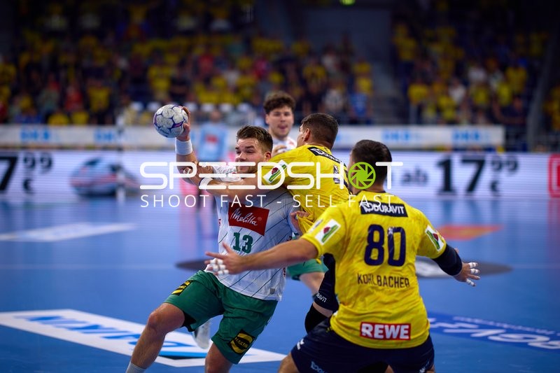 Handball Aktion Ian Weber (13; TSV GWD Minden) gegen Jannik Kohlbacher (80; Rhein Neckar Löwen)
