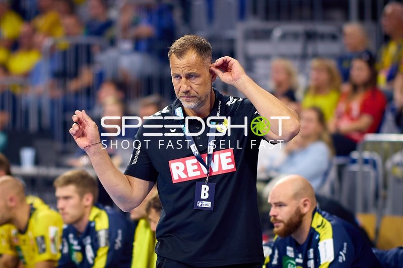 Trainer Maik Machulla (Trainer; Rhein Neckar Löwen) an der Seitenlinie