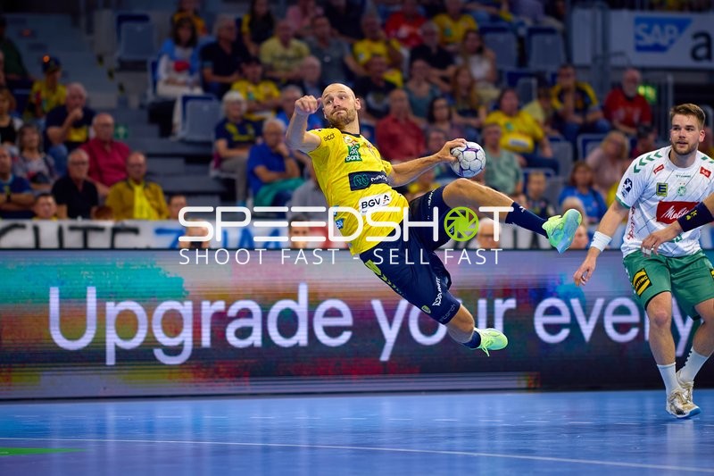 Handball Wurf Lukas Sandell (11; Rhein Neckar Löwen)