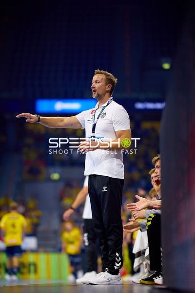 Handball Trainer an der Seitenlinie