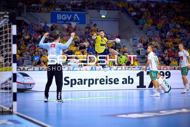 Handball Wurf aufs Tor