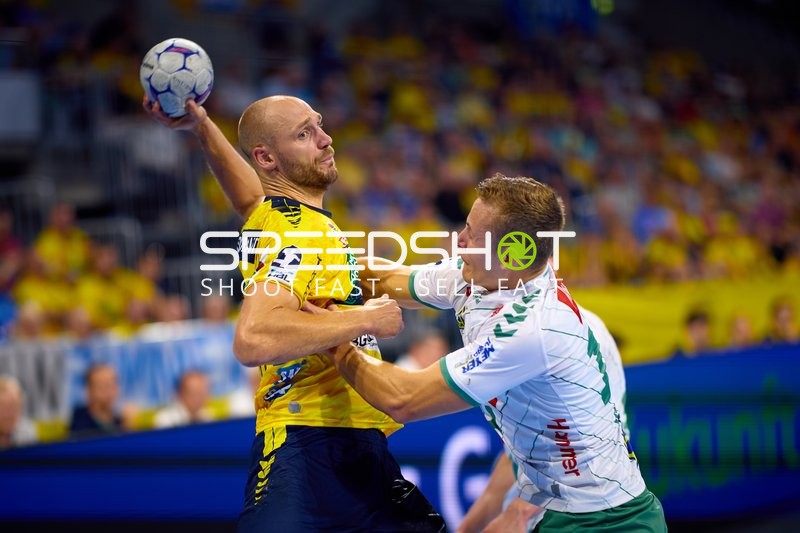 Handball Aktion Lukas Sandell (11; Rhein Neckar Löwen) wirft