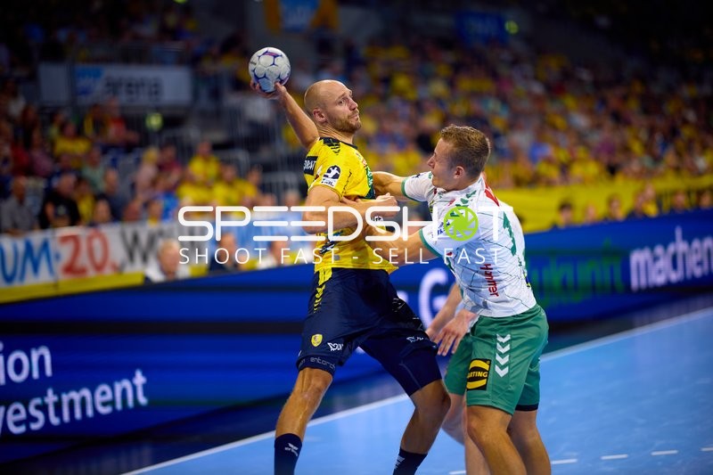 Handball I Aktion mit Lukas Sandell (11; Rhein Neckar Löwen)