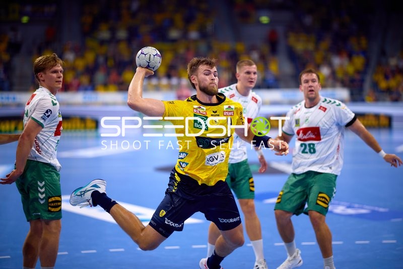 Handball Wurf von Steven Plucnar Jacobsen (9; Rhein Neckar Löwen)