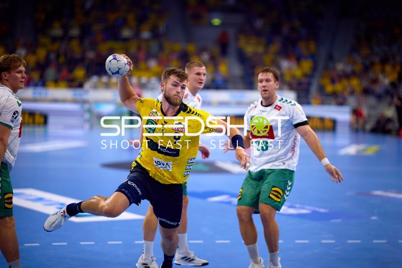 Handball Wurf von Steven Plucnar Jacobsen (9; Rhein Neckar Löwen)