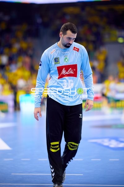 Torwart Tibor Ivanisevic (16; TSV GWD Minden) in Position