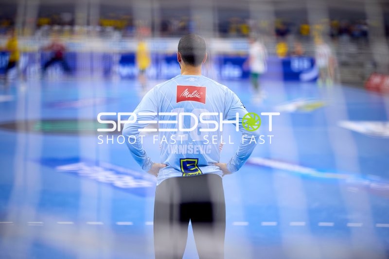 Spieler Tibor Ivanisevic (16; TSV GWD Minden) in Position