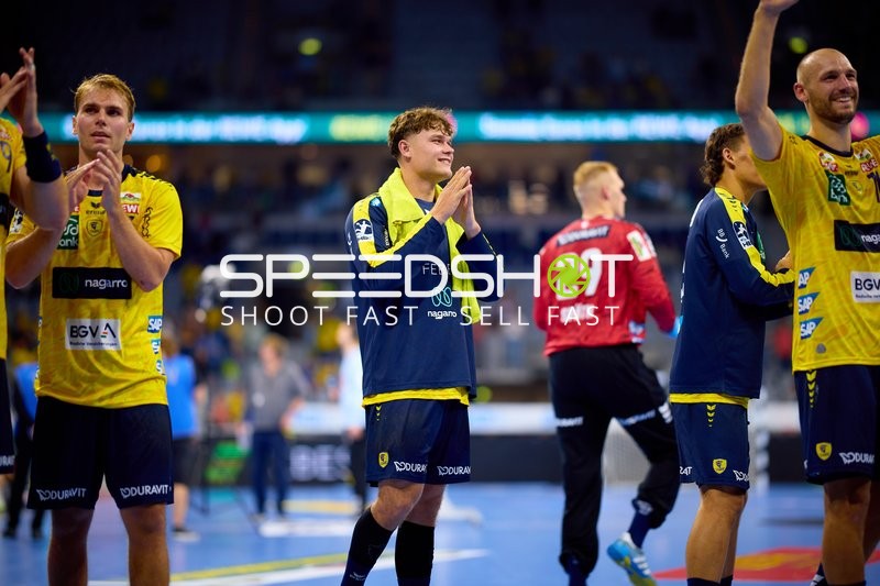 Rhein Neckar Löwen applaudieren