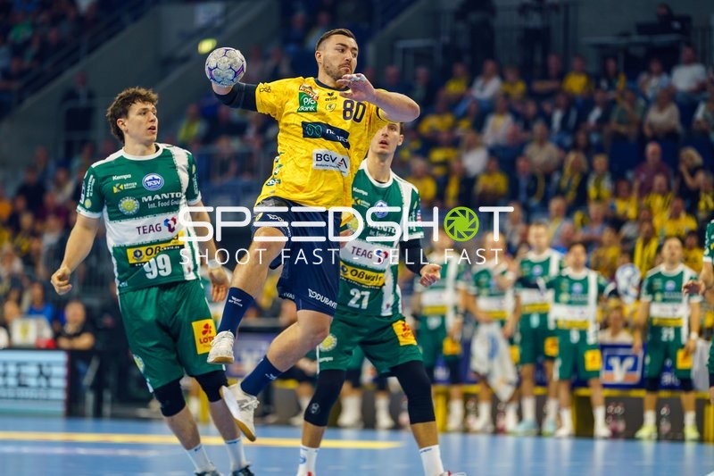 Jannik Kohlbacher (80; Rhein Neckar Löwen) wirft aufs Tor