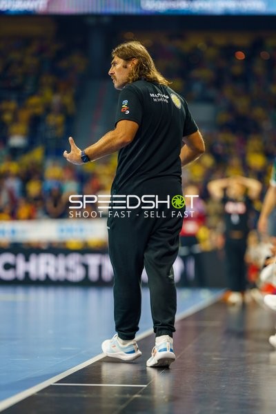 Trainer Sebastian Hinze (Trainer; ThSV Eisenach) gibt Anweisungen