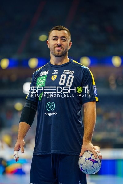 Jannik Kohlbacher (80; Rhein Neckar Löwen) positioniert sich