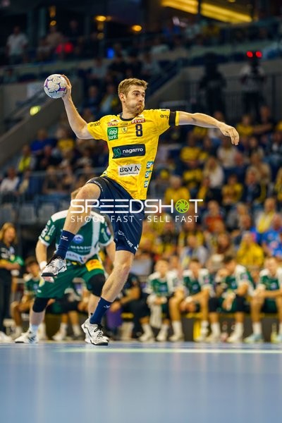 Tim Nothdurft (8; Rhein Neckar Löwen) wirft aufs Tor