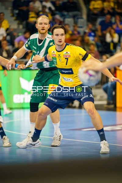 Robert Timmermeister (7; Rhein Neckar Löwen) verteidigt gegen Peter Walz (14; ThSV Eisenach)