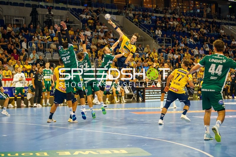 Robert Timmermeister (7; Rhein Neckar Löwen) wirft aufs Tor