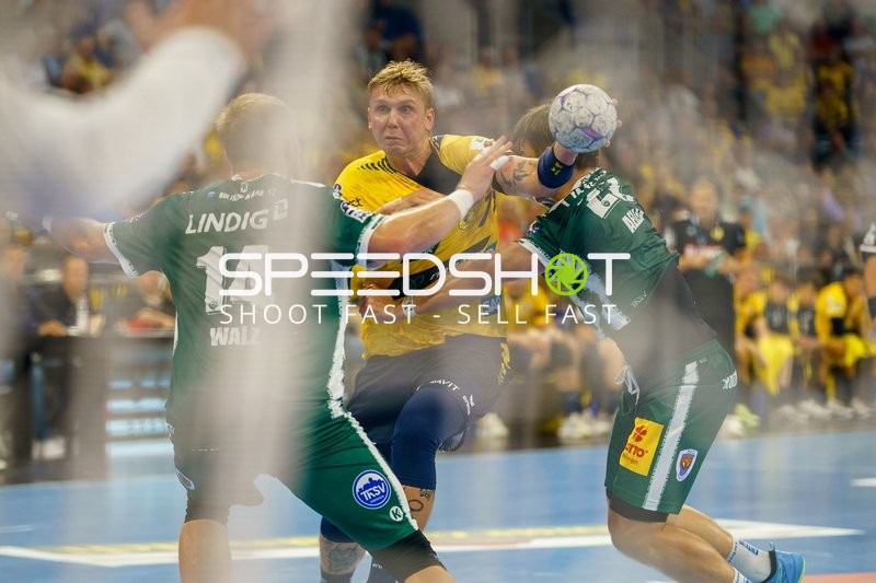 Edwin Aspenbäck (78; Rhein Neckar Löwen) wirft aufs Tor