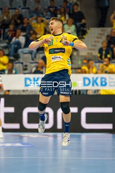 Spieler Halil Jaganjac (45; Rhein Neckar Löwen) der Rhein Neckar Löwen jubelt nach einem Tor.