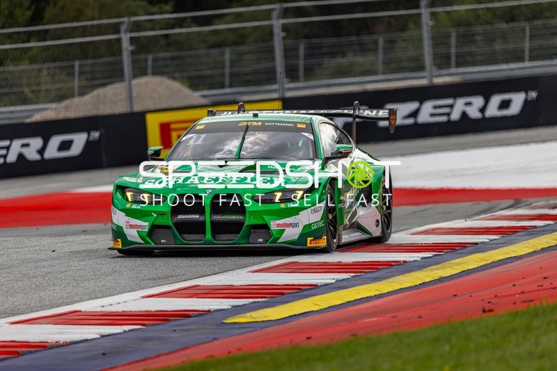 Rennfahrzeug auf der Rennstrecke