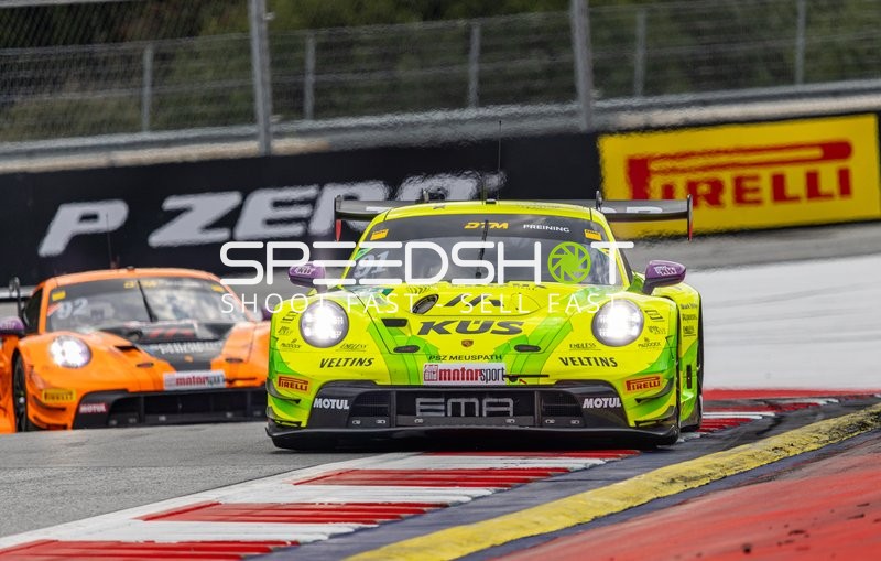 Rennfahrzeuge auf der Rennstrecke