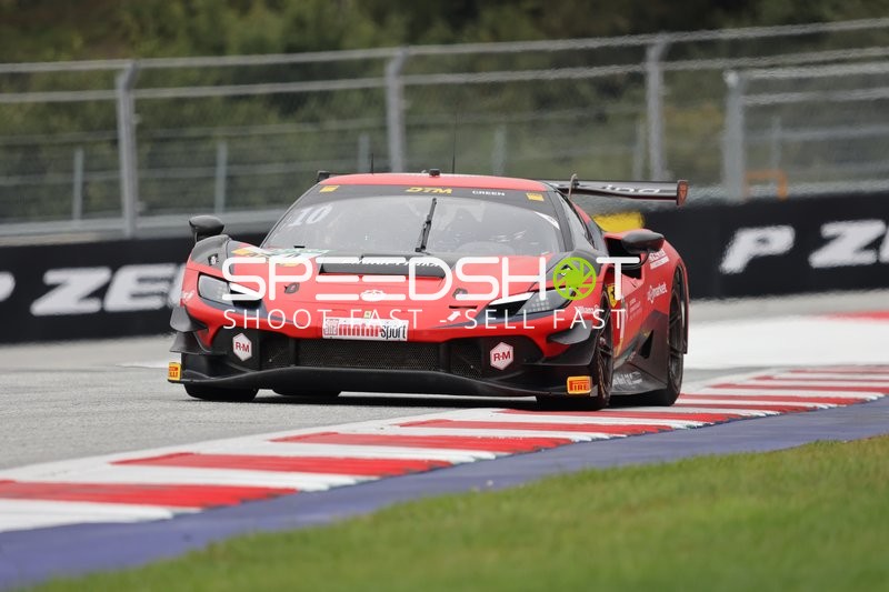 Rennfahrzeug auf der Rennstrecke