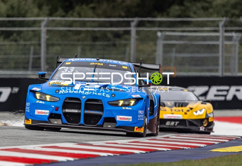 Rennfahrzeug auf der Rennstrecke