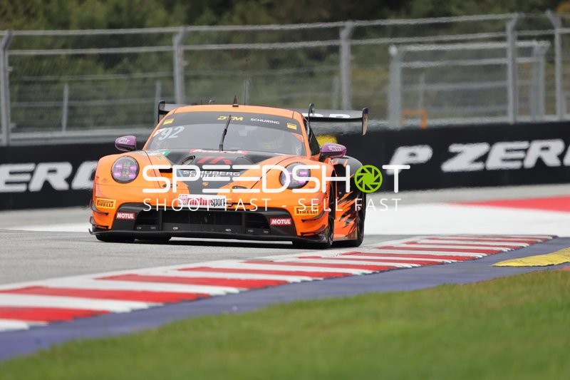 Rennfahrzeug auf der Rennstrecke