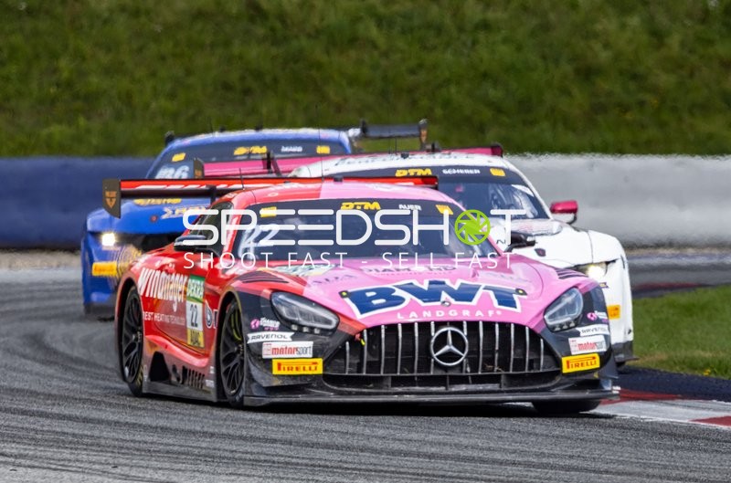 Rennfahrzeug auf der Rennstrecke