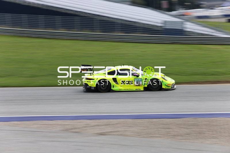 Rennfahrzeug auf der Rennstrecke