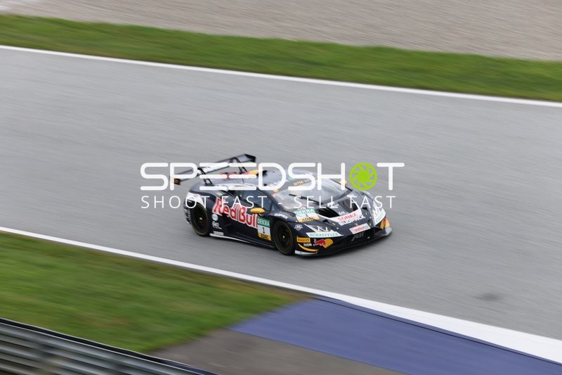 Rennfahrzeug auf der Rennstrecke