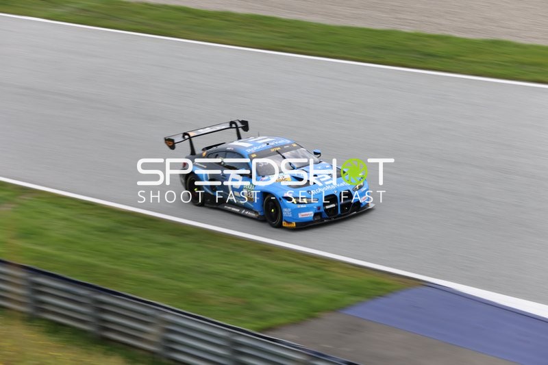 Rennfahrzeug auf der Rennstrecke