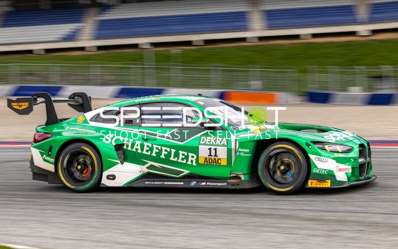 Rennfahrzeug auf der Rennstrecke