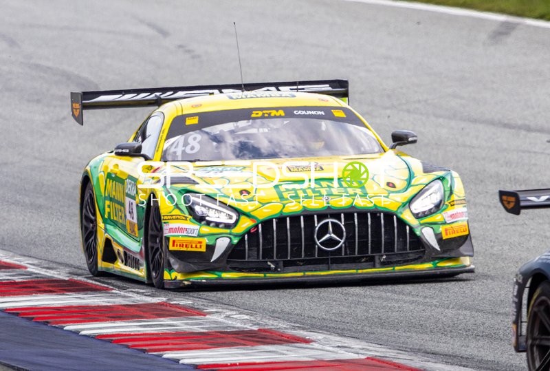 Rennfahrzeug auf der Rennstrecke