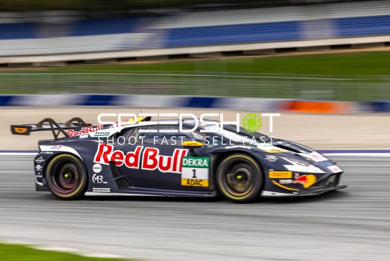 Rennfahrzeug auf der Rennstrecke