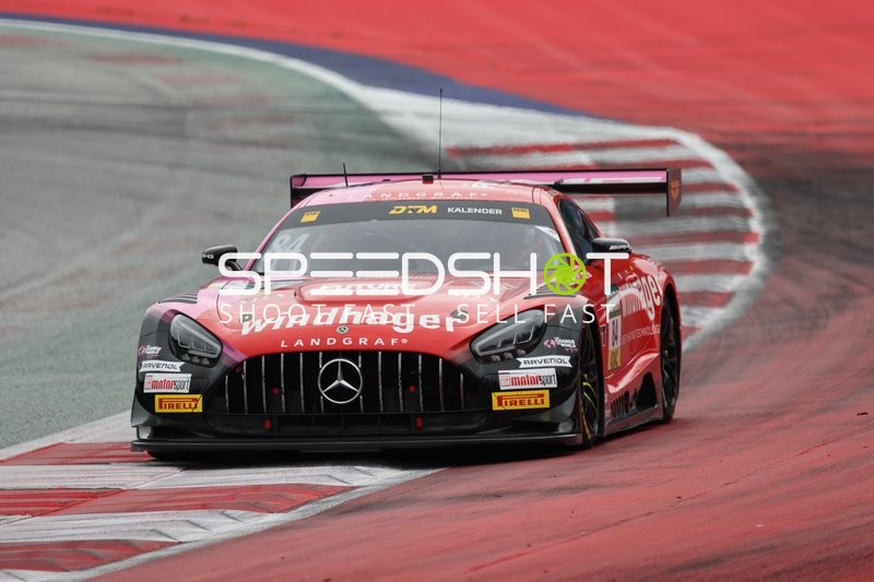 Rennfahrzeug auf der Rennstrecke