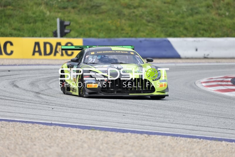 Rennfahrzeug auf der Rennstrecke